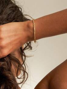 定制多品牌手链，个性化 1-4 个名字手链，儿童名字手链，情侣名字手链，个性化不锈钢可调节串饰手链，定制黄金品牌珠宝情侣纪念礼物生日礼物，时尚，秋季时尚，复古，男女通用，简约，休闲，时尚定制，个性化