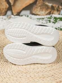 1 Pair Classic Boys' Sports Shoes, Fashionable & Simple Solid Color Girls' Sports Shoes, Comfortable Non-Slip Durable Lightweight Running Shoes, Hook And Loop Easy To Wear, Molded Fit Stable Foot, Simple Style Running Shoes Suitable For Daily Wear