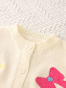 女孩蝴蝶刺绣套装，时尚设计开衫和百褶裙两件套，优雅秋冬毛衣夹克和裙子 - 白色 - 查看 3