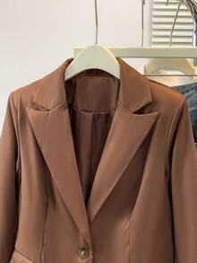 女士优雅长袖尖领西装外套，聚酯纤维面料，纽扣细节，常规版型和长度，无弹力设计 - 棕色 - 查看 4