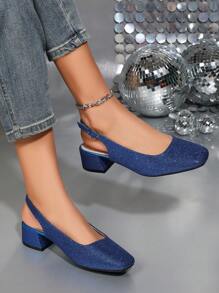 Model 2025, granatowe, srebrne, brokatowe, niskie, grube, zakryte palce, formalne buty w dużych rozmiarach z kwadratowymi noskami. Błyszczące buty o lśniącym, lśniącym blasku w świetle, z wygodnym, grubym obcasem i zakrytymi palcami. Idealne na imprezy, wydarzenia, wesela, do pracy i na co dzień, pasujące do różnych stylizacji.