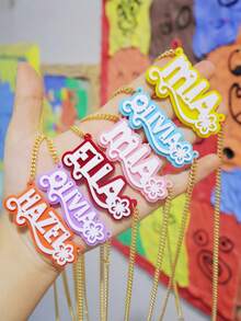 Colar com nome personalizado em acrílico, joia com placa de nome personalizada, colar com nome infantil, colar personalizado, placa de nome colorida em acrílico, presente para a mãe, preto, prata, dourado, elegante, colorido, vintage, simples, unissex, casual, fofo, personalizado, único, presentes ideais para ele, presentes ideais para ela, para ela, namorado, namorada, pai, mãe, família, amigos, para aniversários, para aniversários de casamento, para formatura, para baile de formatura, para festas, colares com palavras da moda personalizados, estilo casual chique de rua, glamour de Ano Novo - dourado - Ver 11