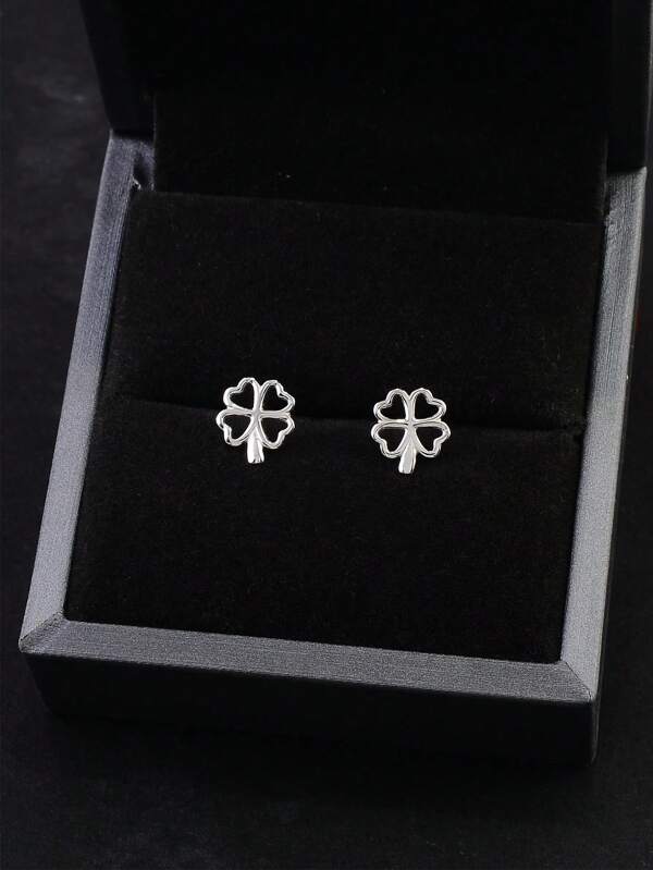 1 paire de boucles d'oreilles à tige en argent sterling 925 creux en forme de trèfle, à la mode, douces, délicates, au design lisse, élégantes et polyvalentes pour les femmes
