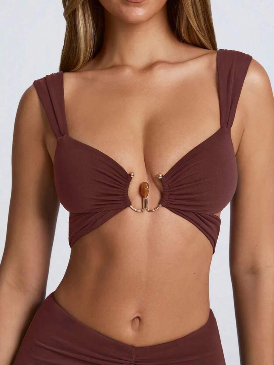 Women Elegant Sexy Hardware Detail Cut-Out Slim Fit Ruched V-Neck Crop Top - 酒紅色 - 查看 1