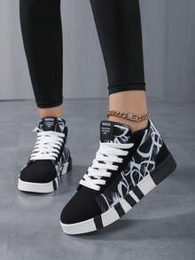 Women's Random Letter & Graffiti Print Rubber Sole High-Top Sneakers, Comfortable Daily Casual Street-Style Couple Sports Shoes - Black and White - View 4