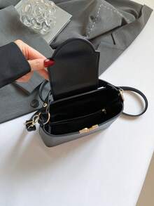 新款亮面牛皮石纹立体感网红包，时尚单肩斜挎包，V型水桶包，女士时尚包包 - 黑色 - 查看 8