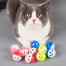 3 pezzi di giocattoli casuali per gatti, comprendenti palline rotanti, topolini e campanelli, un set divertente e interessante per intrattenere il tuo gatto e ridurre la noia. Adatto per gatti e cani di famiglia. - Multicolore - Visualizzare 4