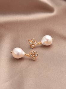 1 Pair 18K Gold Plated Natural Pearl Teardrop Four-Leaf Clover Earrings, Suitable For Women's Daily, Evening Party, Holiday Wear, Gift For Her - White - View 3