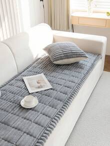 1件柔软毛绒沙发套，浅灰色，温暖舒适，可作毯子或披毯使用，四季皆宜，可机洗和手洗，防尘防污，是宠物家具的理想保护套，非常适合日常使用、秋季装饰、房间装饰、返校季，适用于2/3/4座沙发（多种尺寸可选）。 - 淺灰色 - 查看 5