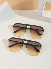 半副女士金属框飞行员款时尚眼镜，适合日常出行、海滩装扮，是女士眼镜、商务休闲装、夏季海滩度假以及秋冬季户外旅行的理想配饰。复古超大飞行员镜框，适合外出和返校季佩戴。 - 彩色 - 查看 5