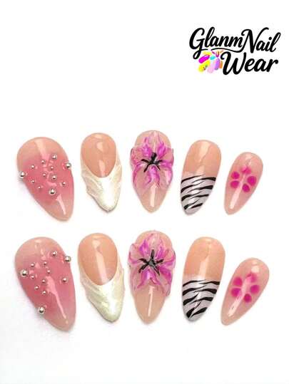 10 أظافر مصنوعة يدويًا بشكل لوز مع قاعدة باللون الوردي الفاتح البسيط، تجمع بين الوشاحات الفضية والحواف البيضاء الفرنسية والزهور الوردية ثلاثية الأبعاد والأنماط الزبرية. هناك تفاصيل مخصصة في البساطة ، مع التوازن بين الحلاوة والبرودة. كل مجموعة تحتوي على 10 أظافر. ثلاثة أحجام متاحة للاختيار ، ويتم تضمين مجموعة من الأدوات. خيار مثالي للنساء والفتيات!