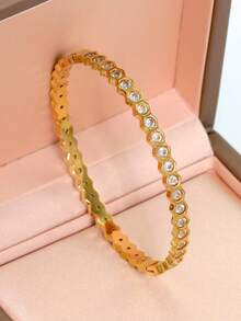 18K镀金不锈钢菊花花卉装饰手链，适合女性日常佩戴，欧美流行小雏菊、四叶草和蜂巢设计，镶嵌方晶锆石和水钻，大方个性奢华高端珠宝，婚礼腕间叠戴首饰套装，女生、女士、母亲、亲戚、朋友，美丽的婚礼、生日、母亲节、女友情人节礼物 - 彩色 - 查看 14