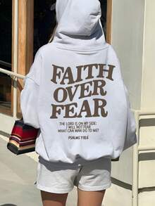女士冬季 FAITH OVER FEAR 口号图案长袖抽绳连帽衫，带口袋，休闲宽松百搭假日风格上衣，时尚冬季女装，适合日常穿着 - 白色 - 查看 5