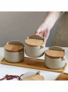 1 قطعة/3 قطع/4 قطع مجموعة أوعية توابل سيراميكية سميكة مع ملاعق وصينية خشبية، أوعية تخزين للملح وجوهر الدجاج والسكر والفلفل الحار المجفف مع أغطية قابلة للطي، قابلة لإعادة الاستخدام للمطبخ والطعام والشواء الخارجي