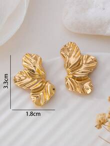 1 Pair Metallic Textured Half Flower Design Elegant Stud Earrings, Women's Gold Jewelry Gift - Yellow Gold - View 5
