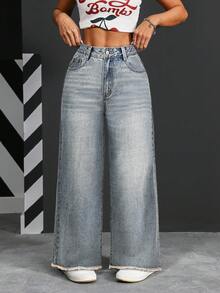 Eleganckie, szerokie, damskie jeansy z denimu w jednolitym kolorze, z kieszenią na zamek i guzikiem - Jasny jeans - Zobacz 1