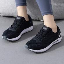 Under Armour Giày thể thao HOVR  4 CN mới dành cho nữ, giày thể thao nhẹ, thoáng khí và có đệm lót êm ái - Đen và trắng - Xem 3