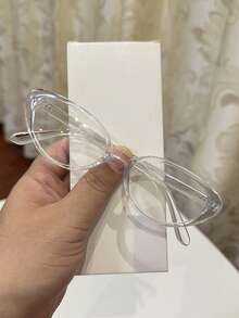 一副女士休闲复古猫眼红色小框素面眼镜，适合日常佩戴和街拍 - 多色 - 查看 15