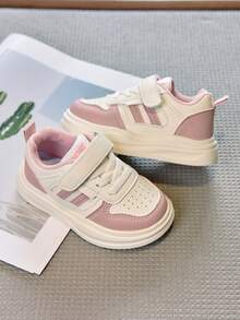 1 Pair All-Season Baby Sports Shoes, Fashion & Versatile, Suitable For Various Children's Outfits And Occasions. Good Wrapping Fit, Breathable Holes Design Helps Air Circulation To Prevent Sweaty Feet.