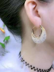 Luxurious Mesh Crystal Hoop Earrings For Women, Fashionable Ear Clip Circle Shaped Earrings With Design Sense - 金色 - 查看 4