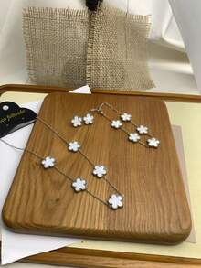 Light Temperament, Luxurious And Elegant, 18K Stainless Steel, Plum Blossom Five-Leaf Necklace, Perfectly Matching 15mm - Bạc - Xem 2