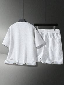 男士纯色圆领短袖休闲T恤和字母印花抽绳腰短裤套装，夏季 - 淺灰色 - 查看 2