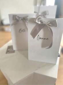 1 Stück individuell gestaltbarer Glasaufkleber, personalisierte Hochzeitsdekoration, Brautjungfern Antrag Geschenkbox Namensaufkleber, Kalligraphie-Schrift, geeignet für Hochzeitsfeier Dekoration, individueller Namensaufkleber, Weinglas Deckel Dekoration Namensaufkleber. Namensaufkleber für Hochzeit, Abschlussfeier, Sommerfest Dekoration.