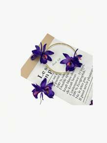 Purple Flower Hair Clip With A Sophisticated And Fashionable Vibe, Perfect For Adding A Touch Of Elegance And Sweetness To Any Hairstyle, Ideal For Beach Vacations And Photo Shoots.