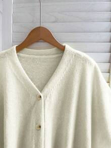 FOR BEAUTY 春夏新款白色V领纽扣短袖宽松针织开衫，适合女士休闲度假穿着，露肩设计，白色上衣，新年必备单品 - 白色 - 查看 8