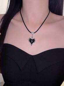 Dây chuyền da hình trái tim gai đỏ phong cách Gothic cổ điển, dây chuyền choker thánh giá tối màu phóng đại cho lễ Halloween - Trái tim - Xem 2