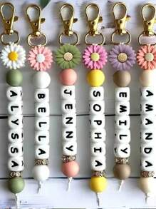 1 pieza Llavero de silicona con margarita personalizada, hebilla con nombre personalizado, regalo conmemorativo, regalo de Año Nuevo (personalizable de 1 a 3/4 a 6/7 a 9/10 a 12 caracteres)