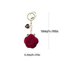 1/2件手工钩编勃艮第玫瑰花，可爱熊心钥匙扣，优质纱线，钩针花。适用于背包装饰、车钥匙装饰、婚礼派对礼物、周年纪念礼物、情人节礼物、女士礼物、毕业礼物、母亲节礼物和其他节日礼物。 - 酒紅色 - 查看 2