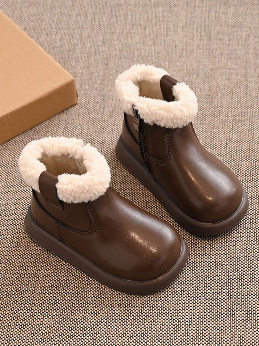 This Children's Thermal-Lined Hook And Loop Ankle Boots Are Suitable For Wearing In Winter