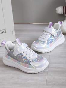 1双时尚舒适轻便的春季儿童魔术贴运动鞋。夏季透气镂空中大童跑鞋。学生日常穿着防滑耐用EVA外底。模压鞋垫，稳固贴合，鞋底柔软，适合日常穿着和跑步。 - 白色 - 查看 5