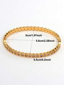 18K镀金不锈钢菊花花卉装饰手链，适合女性日常佩戴，欧美流行小雏菊、四叶草和蜂巢设计，镶嵌方晶锆石和水钻，大方个性奢华高端珠宝，婚礼腕间叠戴首饰套装，女生、女士、母亲、亲戚、朋友，美丽的婚礼、生日、母亲节、女友情人节礼物 - 彩色 - 查看 7