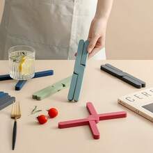 Alfombrilla plegable resistente al calor, soporte para ollas de cocina, salvamanteles de silicona antideslizante para platos y sartenes calientes, diseño de cruz, artículos imprescindibles para el hogar y la cocina, utensilios y equipos de cocina como regalos prácticos de Navidad - Multicolor - Ver 5