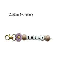 1 pieza Llavero de silicona con margarita personalizada, hebilla con nombre personalizado, regalo conmemorativo, regalo de Año Nuevo (personalizable de 1 a 3/4 a 6/7 a 9/10 a 12 caracteres)