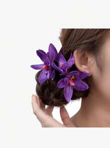 Purple Flower Hair Clip With A Sophisticated And Fashionable Vibe, Perfect For Adding A Touch Of Elegance And Sweetness To Any Hairstyle, Ideal For Beach Vacations And Photo Shoots.
