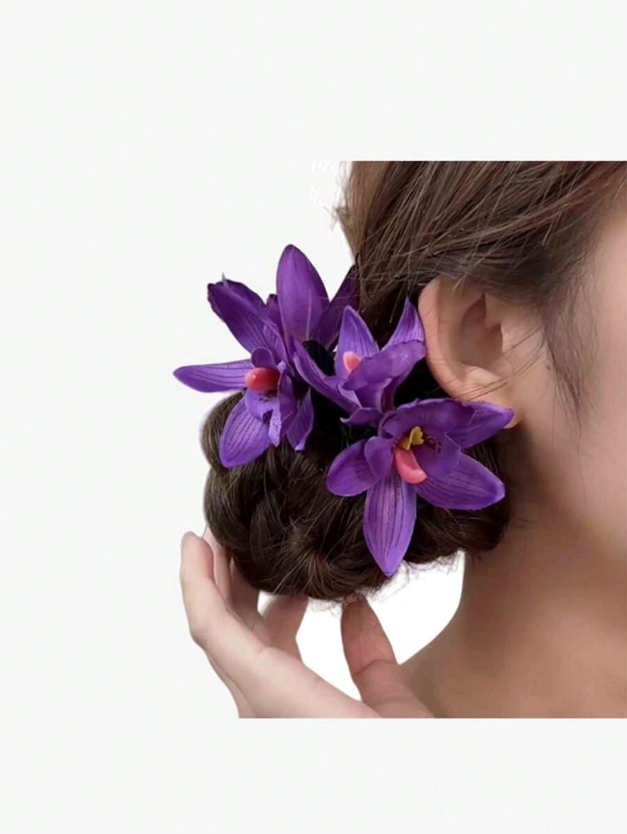 Purple Flower Hair Clip With A Sophisticated And Fashionable Vibe, Perfect For Adding A Touch Of Elegance And Sweetness To Any Hairstyle, Ideal For Beach Vacations And Photo Shoots.