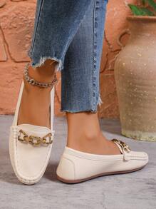 米色标线金属扣平底乐福鞋，春秋新款荔枝纹一脚蹬莫卡辛鞋，百搭优雅的休闲平底鞋