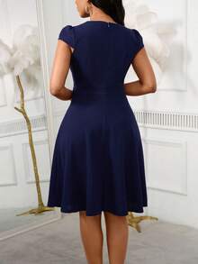 女式 V 领优雅合身喇叭形复古休闲 A 字连衣裙