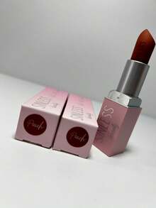 Labial en barra mate, efecto aterciopelado, no reseca, resistente al agua y al sudor, empaque portátil, ideal para retoques, uso diario, ocasiones especiales o regalo de belleza.