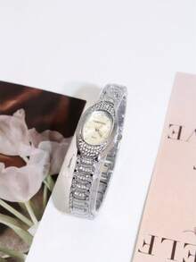 Armbanduhr für Frauen, luxuriös und elegant mit ovalem Zifferblatt, Edelstahlarmband, Damen Quarz Armbanduhr als Geschenk