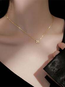 1 件优雅水钻三叶草吊坠项链，适合女士（避免接触水） - 金色 - 查看 2
