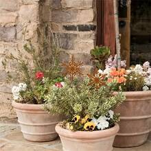 2pcs/4pcs Decorative Snowflake Garden Stakes, Rusty Metal Silhouette For Christmas Garden Decor, Yard Art Stakes Set