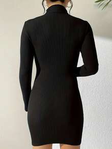 Schmal geschnittenes Bodycon-Kleid mit Schulterpolstern und Taillenzuschnürung