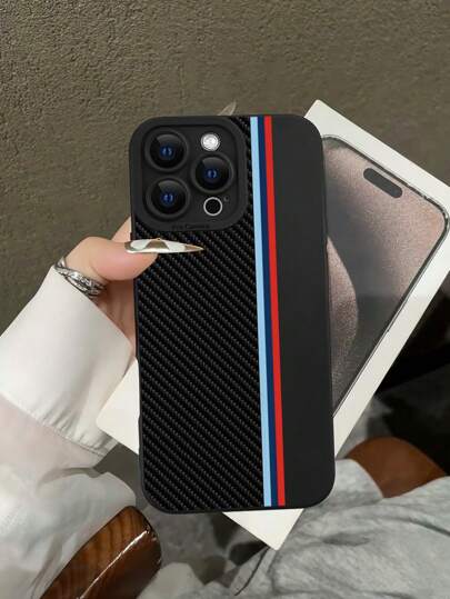 1pc Classic Black Carbon Fiber Texture Red & Blue Stripe 2D Printed Pattern Fashionable Versatile Personalized Protective Phone Case, Suitable As Gift For Girlfriend, Best Friend, Wife, Lover, Aunt, Boss, Sister, Couple, Classmate, Teacher, Birthday, Holiday - Black Matte Soft Full Coverage Anti-Dust Waterproof Case Compatible With IPhone 13/17/16/15/14/13/12/11/Pro/ProMax/X/XR/XS/XSMPLUS