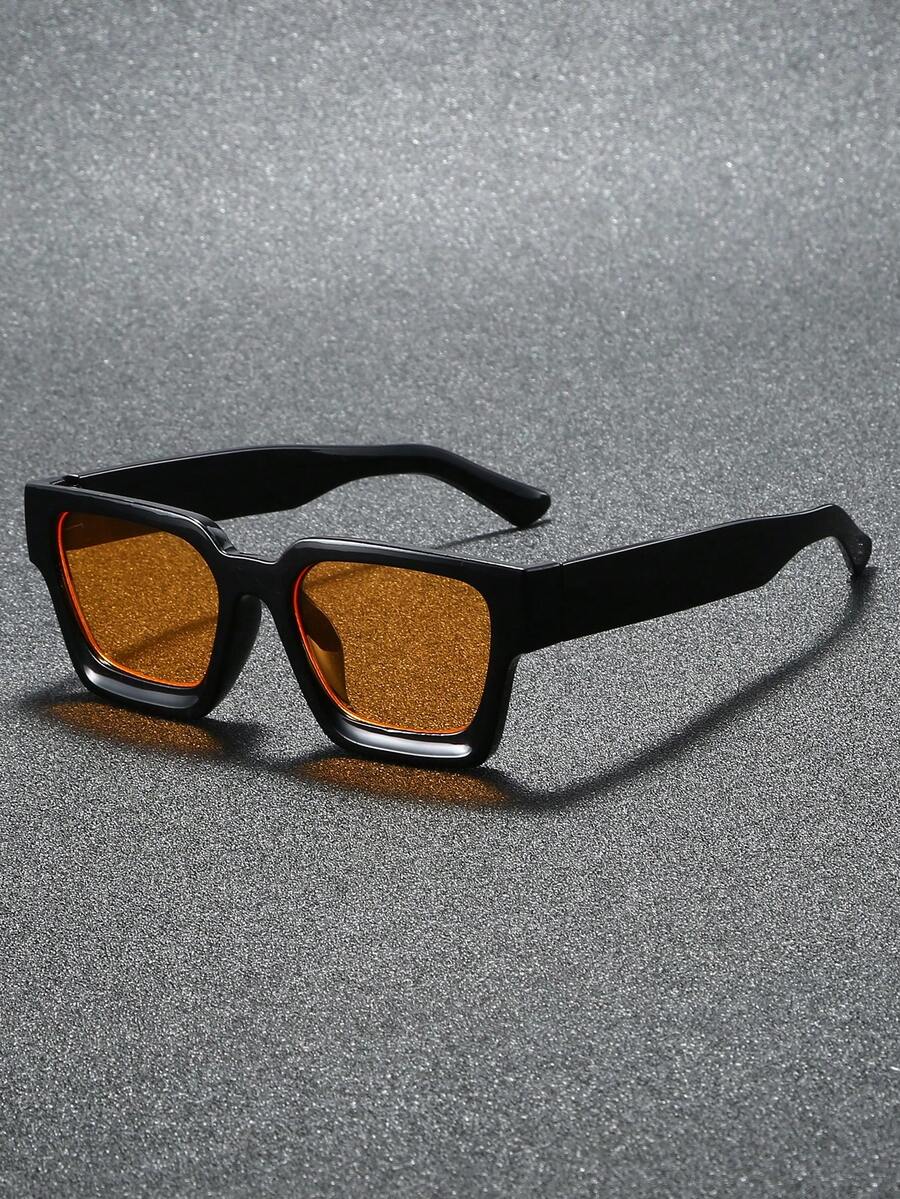 1 Cặp kính thời trang nam cổ điển gọng vuông màu đen, phù hợp để phối cùng trang phục câu cá hàng ngày.