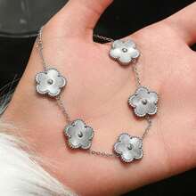 Lightweight, Luxurious And Elegant 18K Stainless Steel Plum Blossom Five-Leaf Flower Bracelet, Elegant And Versatile, 15mm - 銀色 - 查看 1