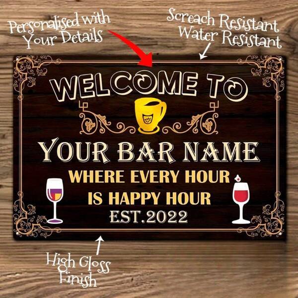 Cartel de metal personalizable de bar de whisky vintage - Nombre y texto personalizados, decoración retro para bar en el hogar, 8x12 pulgadas (20x30 cm), diseño elegante en dorado y negro con vaso y barril de whisky, arte de pared de bar | Placa de estilo vintage | Decorativo con adornos